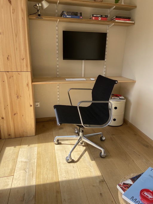 Vintage eames office chair