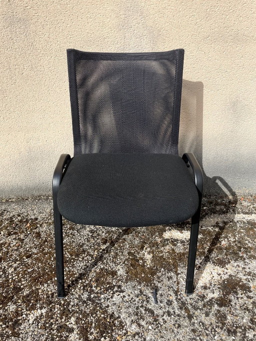 lot de 27 ChaiseS bureau réunion-visiteurs empilable maille noire/tissu.