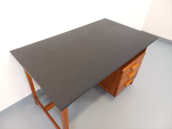 Image 1 of Scrivania vintage in legno di quercia degli anni '60