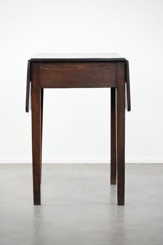 Image 1 of Antique English drop-leaf side/dining table made of oak from the 19th century with a drawer.
