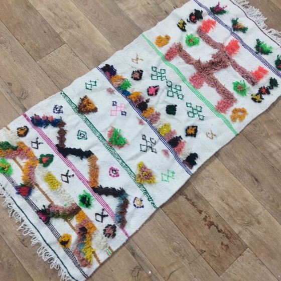 Image 1 of Mehrfarbiger Azilal-Teppich – getuftete Berbermuster / Mehrfarbiger Azilal-Teppich (142×68 cm)