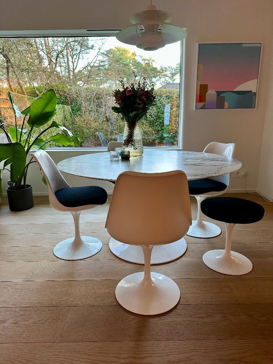 Image 1 of Knoll Saarinen Tulip dining table round