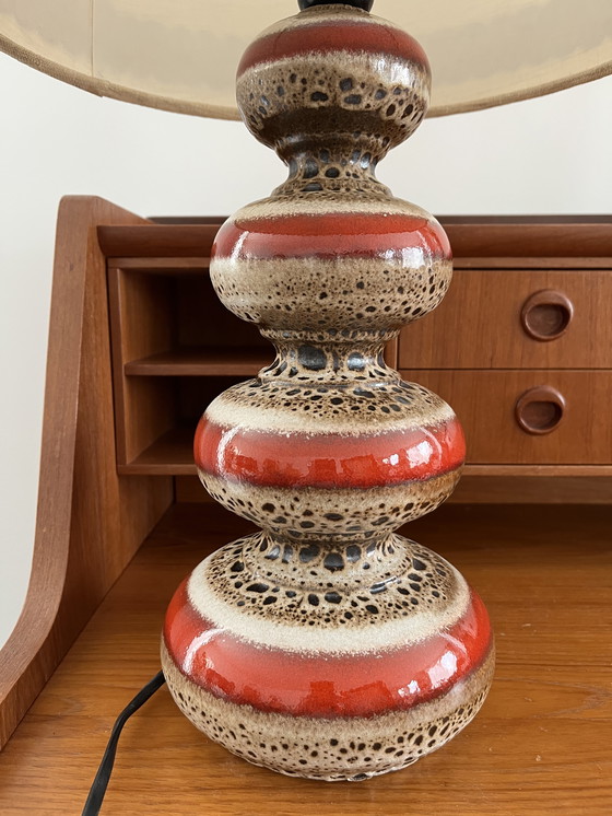 Image 1 of Mid Century Fat Lava Lampe vintage rot bruin Tischlampe Stehlampe Keramikfuß 49 cm hoog