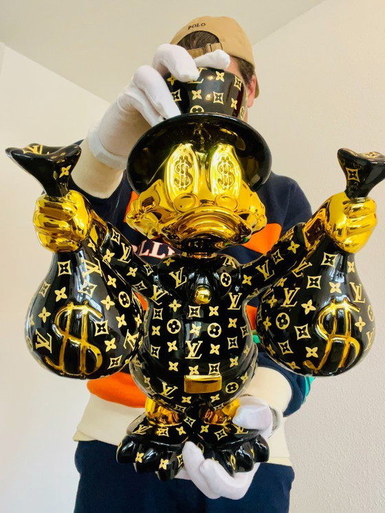 Image 1 of Scultura di denaro di Paperone Opera d'arte unica Lv