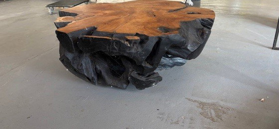 Image 1 of Tavolo con nodi in legno Duran