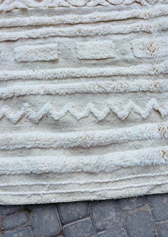 Image 1 of Alfombra tradicional marroquí Beni Ouraine blanca, 200/300 cm.