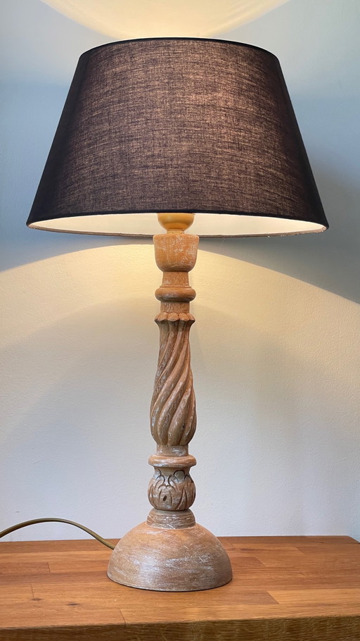 Vintage lamp van houtsnijwerk