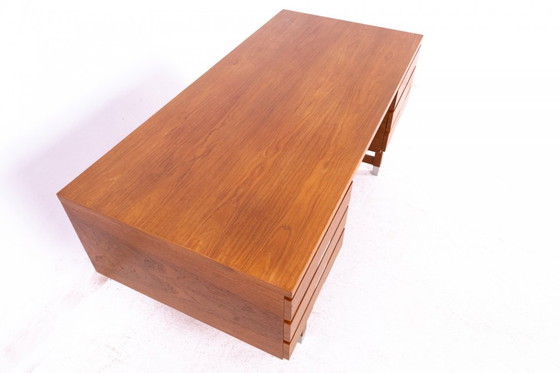 Image 1 of Teakhouten bureau, Eigil Petersens Mobelfabrik, Denemarken, jaren 1960.
