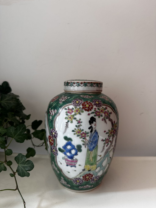 Jarre à couvercle en porcelaine de Chine