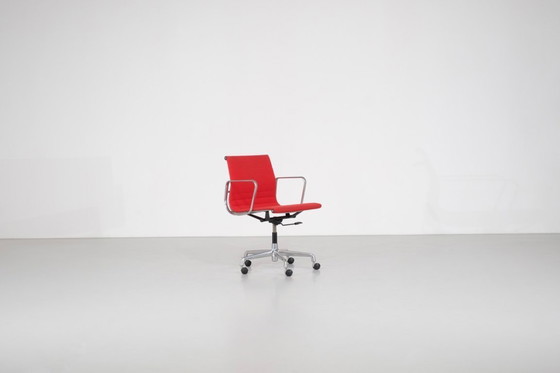 Image 1 of Sillón "EA 117" Charles Ray Eames para ICF, Estados Unidos 1969.