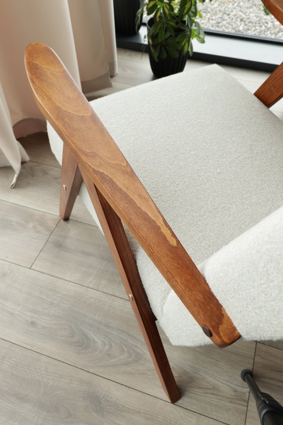 Image 1 of Poltrona di metà secolo Ecru Boucle Design scandinavo Sedia da salotto in legno