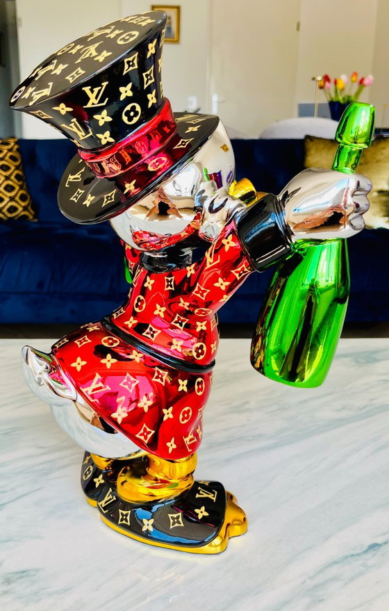Scultura di Paperon de' Paperoni Pop Art Statua di lusso con champagne Vuitton Unica – Sculture, Fiberglass (photo 11 of 11)