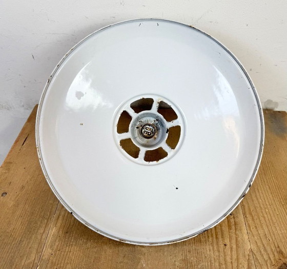 Image 1 of Industriële witte geëmailleerde fabriekshanglamp, jaren 60