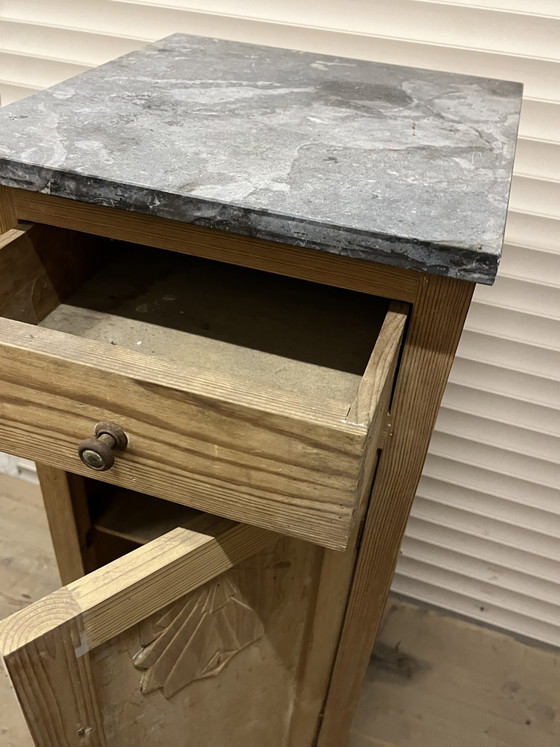 Beautiful antique French bedside table with a marble top – Nightstands, Wood (photo 5 of 5)