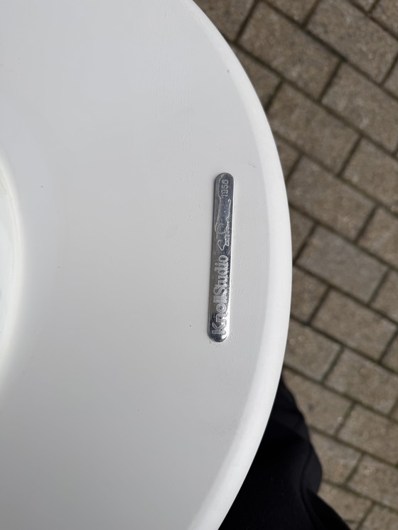 Image 1 of Original round Knoll Tulip dining table (120cm) white laminate Eero Saarinen