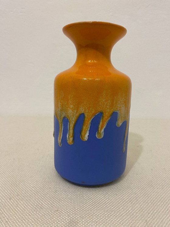 Keramieken vaas met oranje druipglazuur, KIL Liboje, Vazen, Blauw, Vintage (foto 3 van 7)