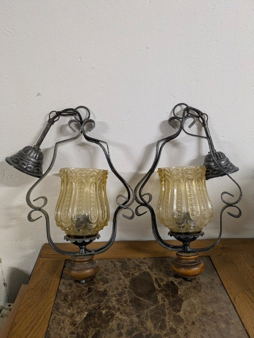 Pendelleuchte aus Metall und Amberglas