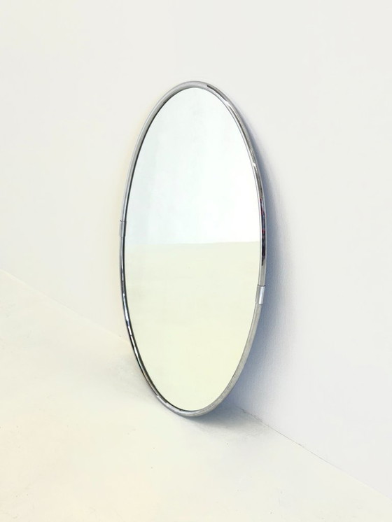 Image 1 of Specchio ovale con cornice in tubo grande