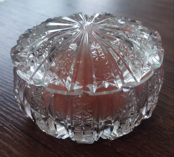 Image 1 of Poudrier ancien en verre ciselé