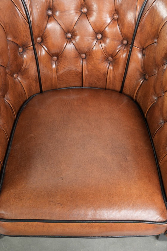 Image 1 of In goede staat verkerende schapenleren chesterfield clubfauteuil in Engelse stijl