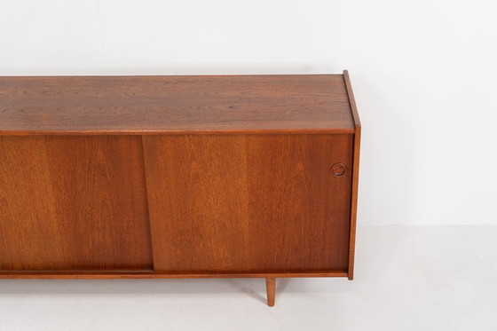 Image 1 of Aparador de teca de Nils Jonsson para Hugo Troeds (Suecia, años 50).