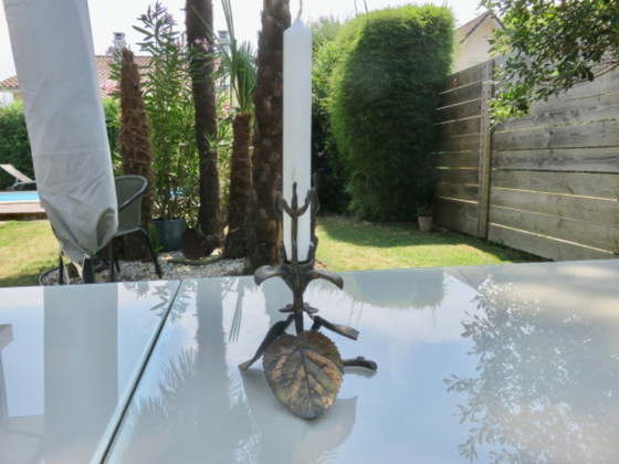 Image 1 of Bronzen kandelaar met bloemenmotief, art nouveau-stijl, Frankrijk, jaren 1930-1940.