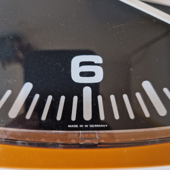 Image 1 of Jaren 70 oranje vintage klok wandklok good old electric clock