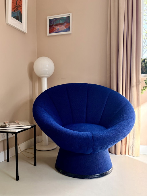 Drehbarer Blumenstuhl im Weltraumzeitalter