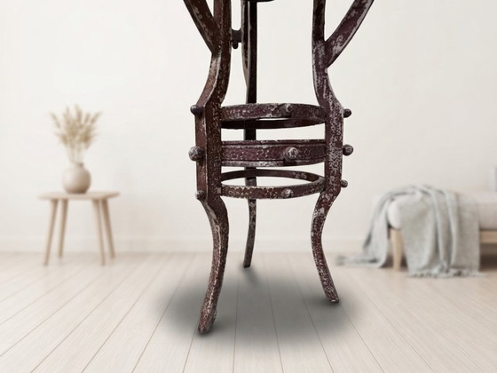 Tavolino rotondo artigianale con base in ferro battuto, circa anni '80, Cecoslovacchia, 67 × 50 cm – Tavolini (photo 9 of 9)