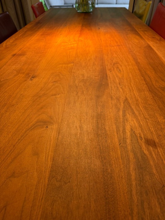 Image 1 of Beautiful Linteloo Solution dining table (walnut)