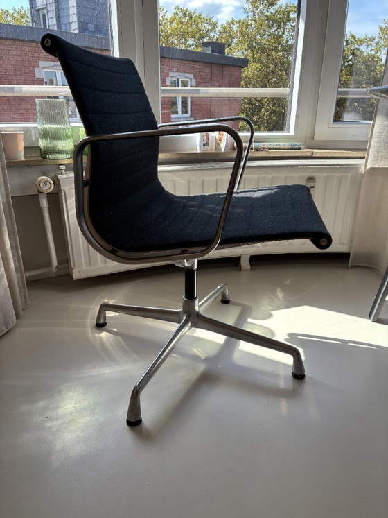 Vitra EA108 Stuhl – Bürostühle, Textile, Aluminium (photo 7 of 9)