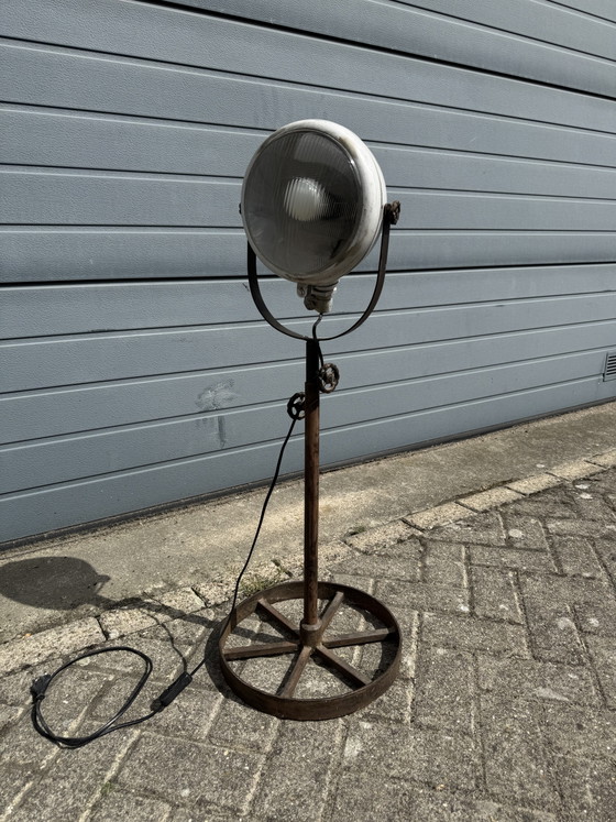 Image 1 of Lampe industrielle fabriquée à partir d'une voiture ancienne