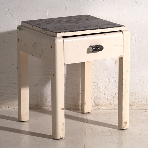 Table de nuit vintage en bois de pin – Europe Centrale, circa 1950