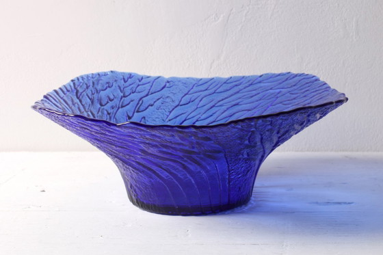 Image 1 of Kobaltblauwe glazen schaal uit het midden van de 20e eeuw: Fins 'Metsä'-ontwerp, jaren 70