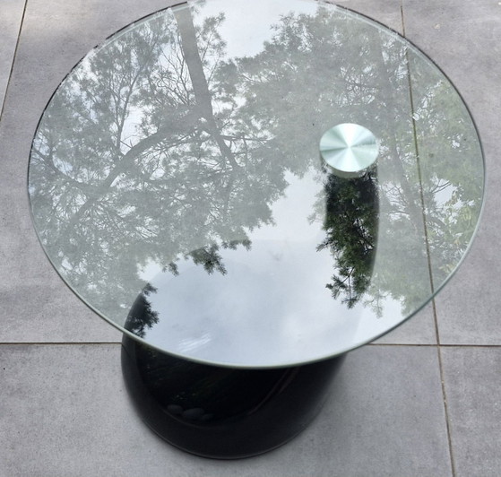 Side table, teardrop-shaped, black base with thick glass – Metal (photo 8 of 9)