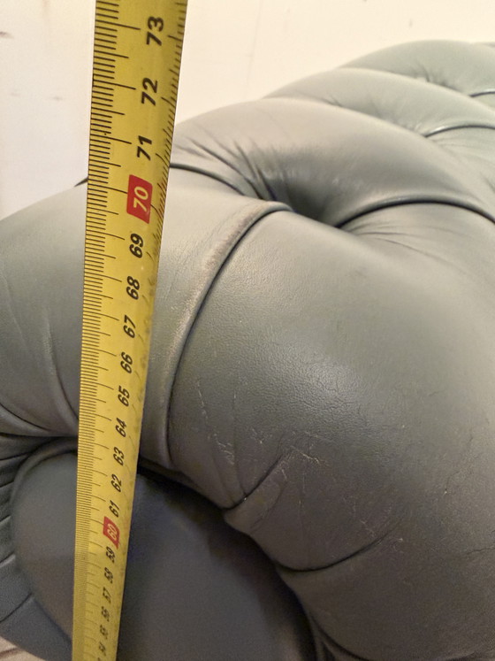 Image 1 of Canapé Chesterfield spacieux en cuir 2 places