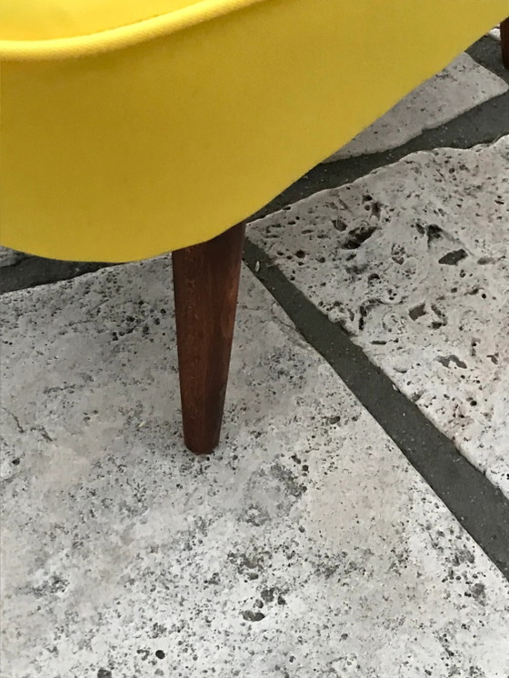 Poltrona Cocktail Gialla, anni '60 – Poltrone, Legno, Velluto, Mid Century Modern (photo 6 of 10)