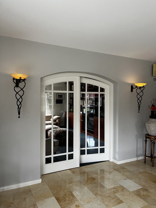 Twee Tenzani Wandlampen met murano glazen schaal