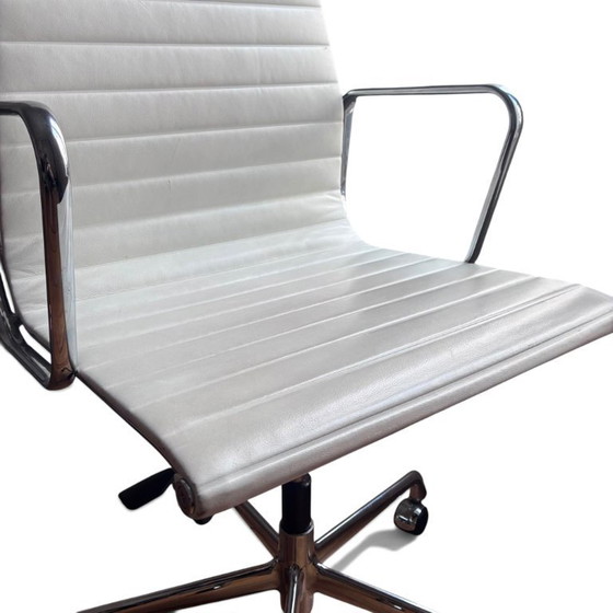 Authentieke Eames EA 119 bureaustoel voor Herman Miller/Vitra - wit leer (jaren 70) – Fauteuils, Leather (photo 7 of 17)