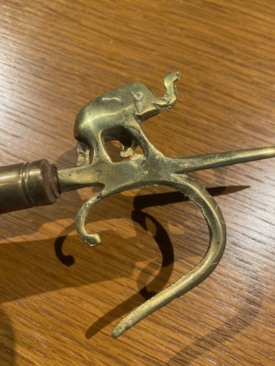 Image 1 of Objet décoratif asiatique inspiré d'un crochet d'éléphant (ankus)