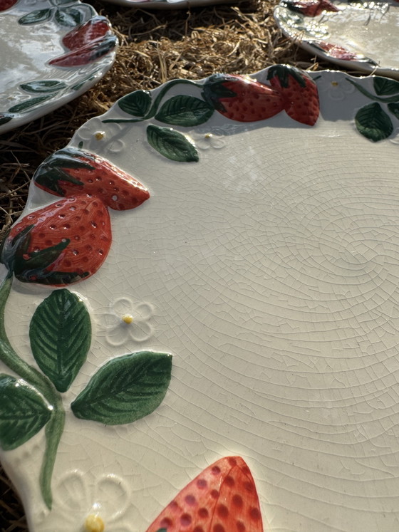 Image 1 of Assiettes barbotine fraises Longchamp anciennes