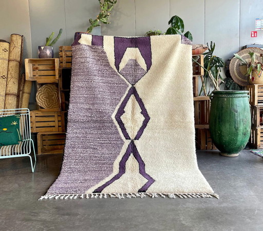 Alfombra marroquí moderna morada hecha a mano, 170 x 260 cm 