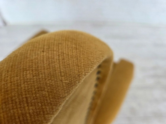 Image 1 of Deense fauteuil met hoge rugleuning uit de jaren 70, bekleed met meubelvelours en voorzien van eikenhouten poten.