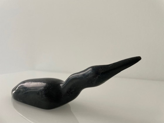 Image 1 of Sculpture inuite d'un plongeur sous la glace en pierre serpentine