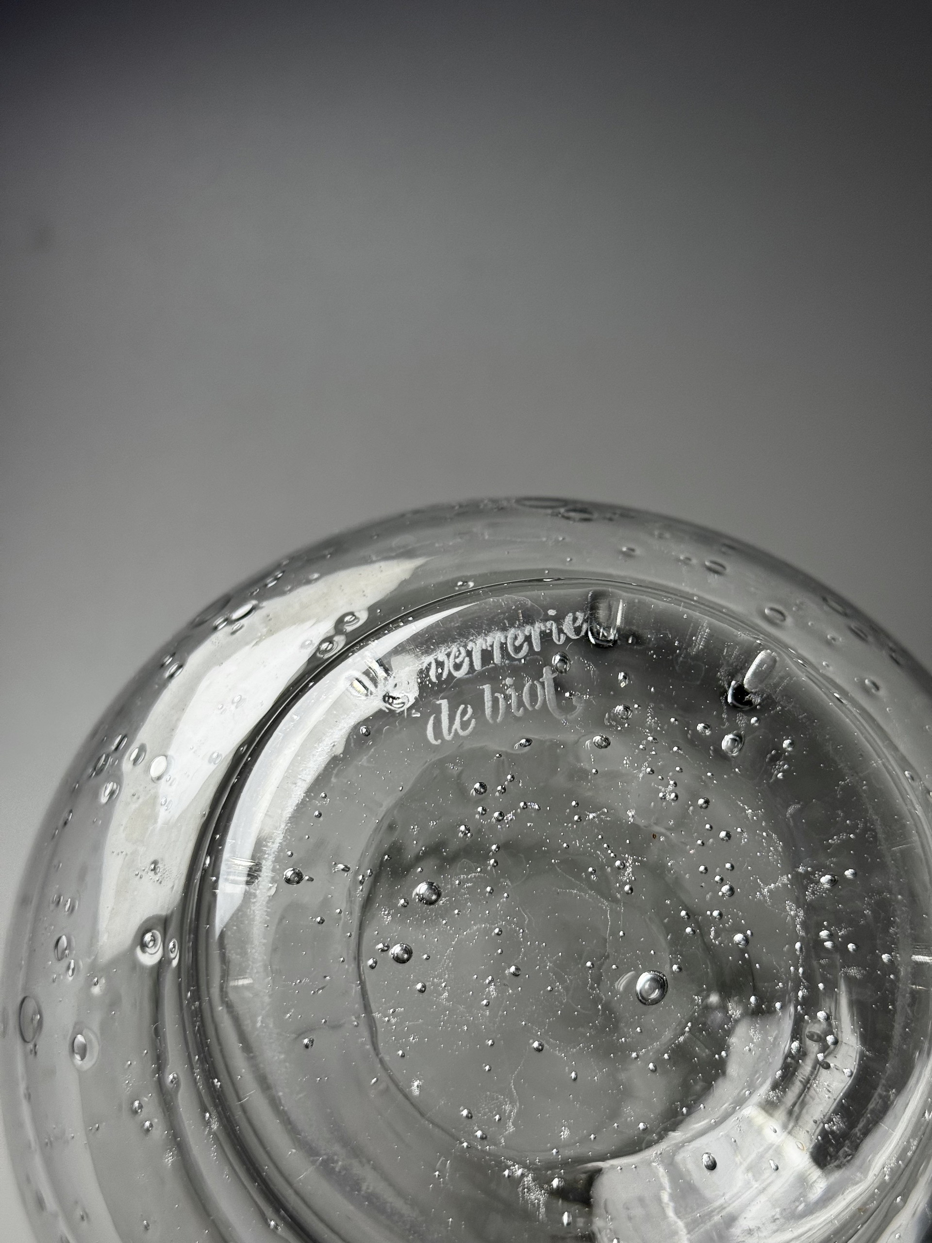La Verrerie de Biot (France) - Signed Hand-Blown Vase | €80 | Whoppah