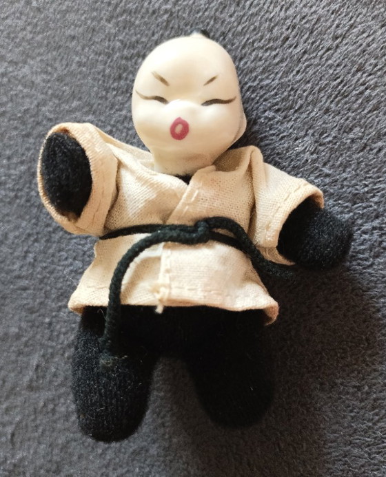 Image 1 of Conjunto de 12 figuritas antiguas de porcelana asiática con cabeza de monjes/aprendices de Shaolin.
