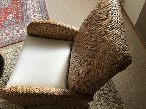 Zwei von Jan des Bouvrie entworfene Korbsessel.