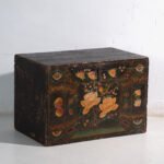 Baúl antiguo pintado en madera de pino – China, circa 1900 – Armarios de almacenamiento, Iron (photo 6 of 40)