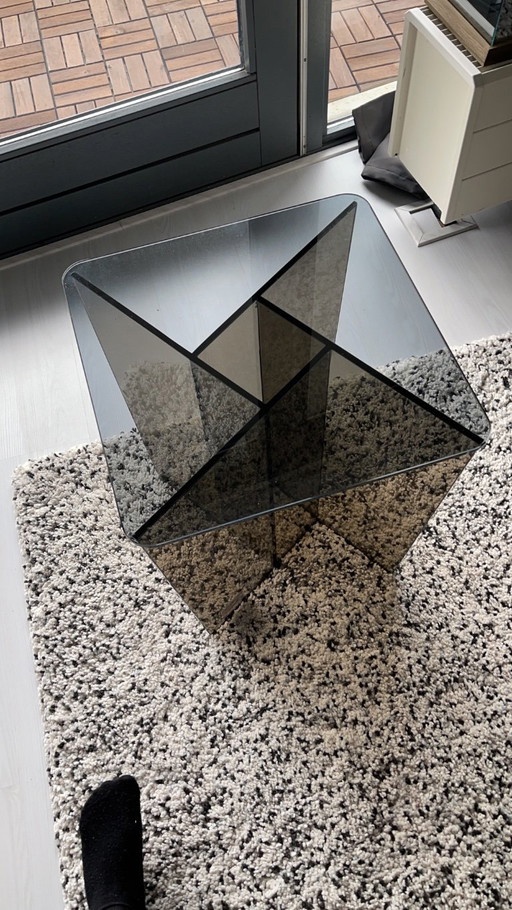MADE oki bijzettafel in gerookt glas