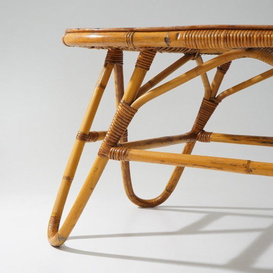 Image 1 of Rotan salontafel met ovaal blad, jaren 1950